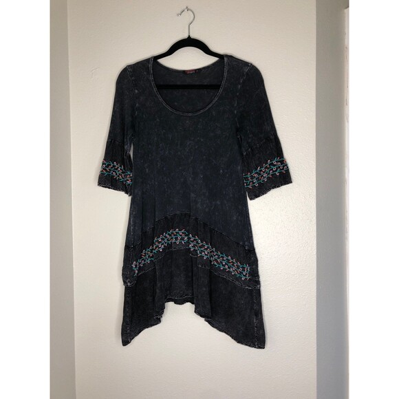 Boutique Vintage Inspired Long Sleeve Embroidered Hem Asymmetrical Acid Washed - Picture 1 of 7